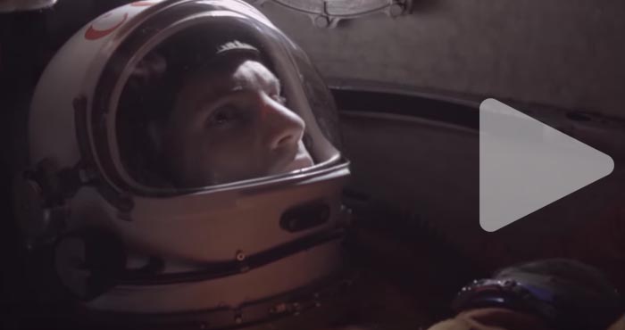 Videoclip: Beborn Beton „Ticket To The Moon”